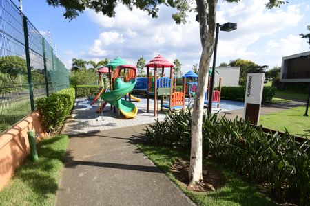 Casa de condomínio à venda com 350m², 3 quartos e 4 vagasÁrea comum - Playground