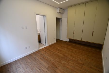 Casa de condomínio à venda com 350m², 3 quartos e 4 vagasSuíte 1