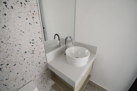 Casa de condomínio à venda com 350m², 3 quartos e 4 vagasBanheiro de serviço