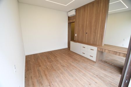 Casa de condomínio à venda com 350m², 3 quartos e 4 vagasSuíte 3