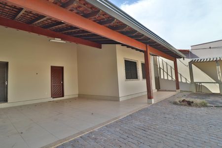 Casa para alugar com 222m², 5 quartos e 3 vagasÁrea Externa