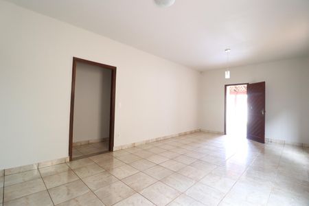 Casa para alugar com 222m², 5 quartos e 3 vagasSala