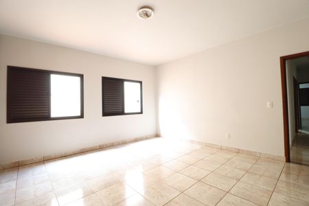 Casa para alugar com 222m², 5 quartos e 3 vagasQuarto 3 - Suíte