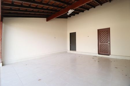 Casa para alugar com 222m², 5 quartos e 3 vagasÁrea Externa