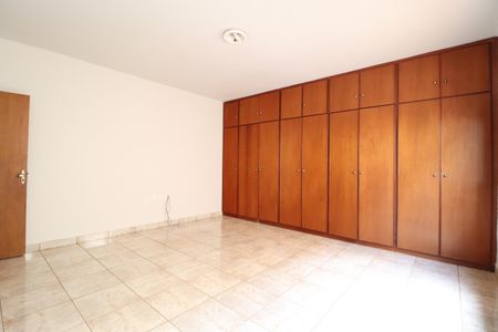 Casa para alugar com 222m², 5 quartos e 3 vagasQuarto 3 - Suíte