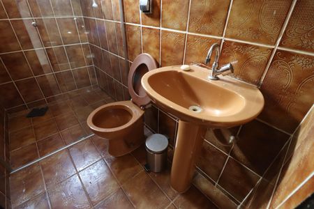 Casa para alugar com 222m², 5 quartos e 3 vagasBanheiro da Edícula