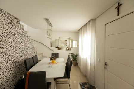 Casa de condomínio à venda com 144m², 3 quartos e 2 vagas Casa de condomínio à venda com 144m², 3 quartos e 2 vagasSala