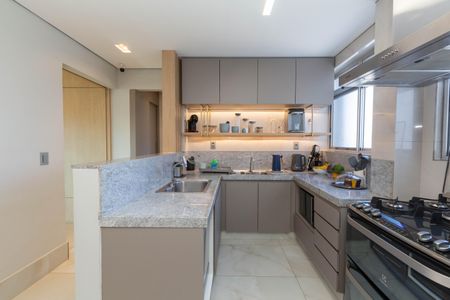 Apartamento à venda com 185m², 5 quartos e 4 vagasCOZINHA