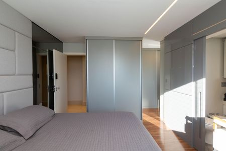 Apartamento à venda com 185m², 5 quartos e 4 vagasQuarto 4