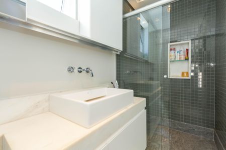 Apartamento à venda com 185m², 5 quartos e 4 vagasBanheiro 1