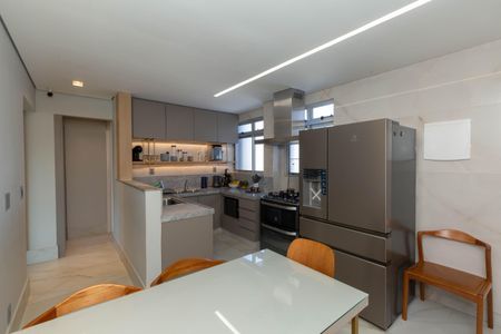 Apartamento à venda com 185m², 5 quartos e 4 vagasCozinha