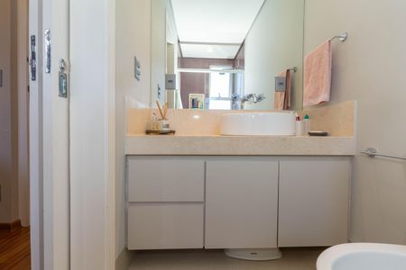 Apartamento à venda com 185m², 5 quartos e 4 vagasBanheiro 2