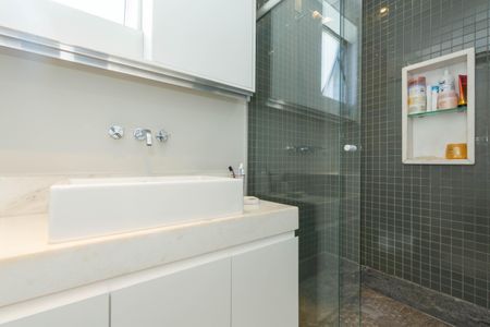 Apartamento à venda com 185m², 5 quartos e 4 vagasBanheiro 1