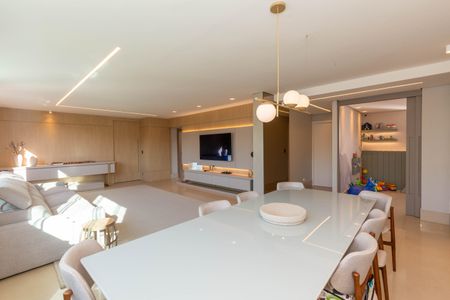 Apartamento à venda com 185m², 5 quartos e 4 vagasSala