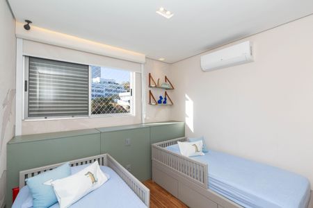 Apartamento à venda com 185m², 5 quartos e 4 vagasQuarto 2