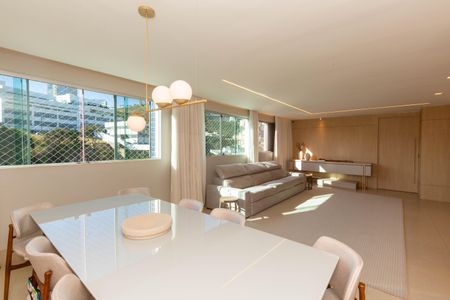 Apartamento à venda com 185m², 5 quartos e 4 vagasSala