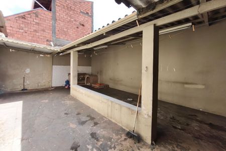 Casa à venda com 200m², 3 quartos e 2 vagas Casa à venda com 200m², 3 quartos e 2 vagasQuintal - Fundos