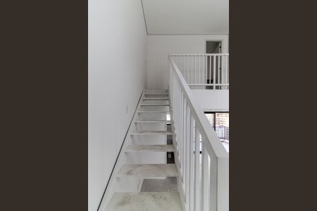 Apartamento à venda com 107m², 1 quarto e 1 vagaEscada