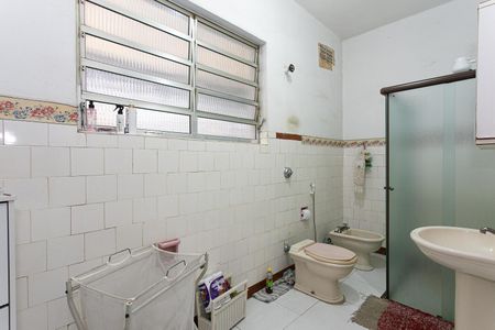 Casa à venda com 400m², 2 quartos e 3 vagasBanheiro