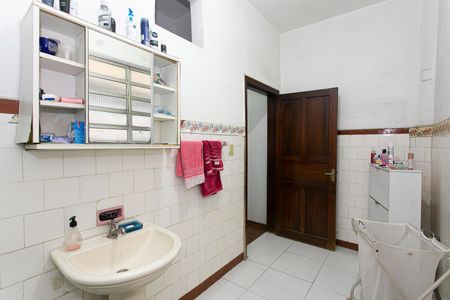Casa à venda com 400m², 2 quartos e 3 vagasBanheiro