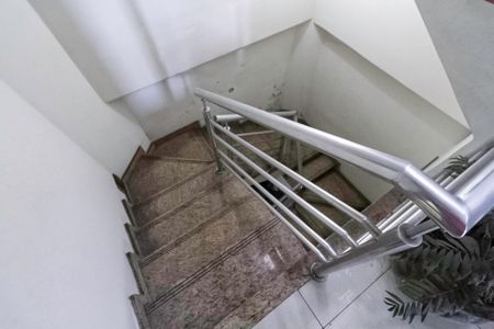 Casa à venda com 120m², 3 quartos e 2 vagasEscada