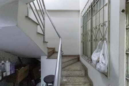 Casa à venda com 120m², 3 quartos e 2 vagasEscada