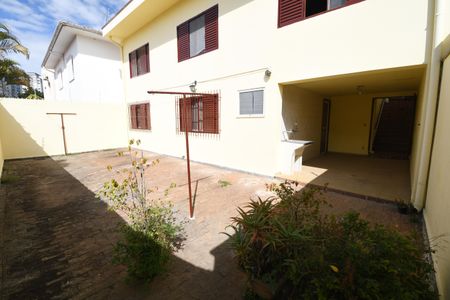 Casa à venda com 245m², 5 quartos e 2 vagasQuintal