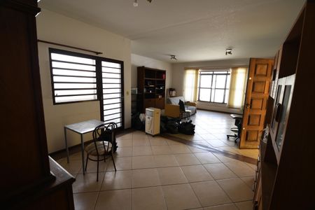 Casa à venda com 245m², 5 quartos e 2 vagasSala