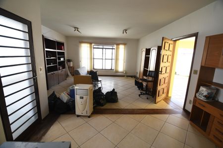 Casa à venda com 245m², 5 quartos e 2 vagasSala