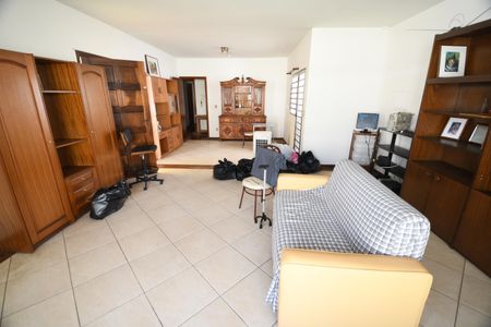 Casa à venda com 245m², 5 quartos e 2 vagasSala