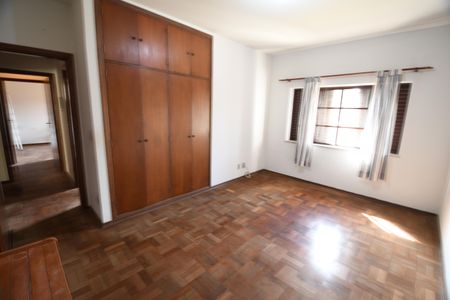 Casa à venda com 245m², 5 quartos e 2 vagasQuarto 1