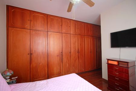 Casa para alugar com 420m², 5 quartos e 4 vagasSuite