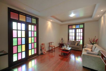 Casa para alugar com 420m², 5 quartos e 4 vagasSala