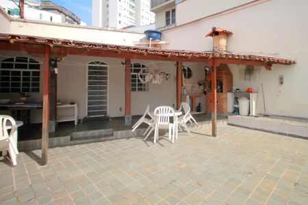 Casa para alugar com 420m², 5 quartos e 4 vagasQuintal