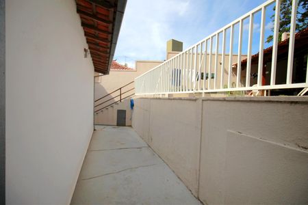 Casa para alugar com 420m², 5 quartos e 4 vagasCorredor externo
