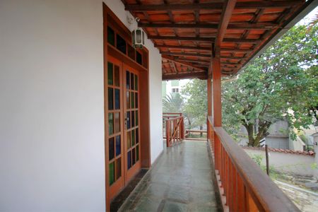 Casa para alugar com 420m², 5 quartos e 4 vagasVaranda