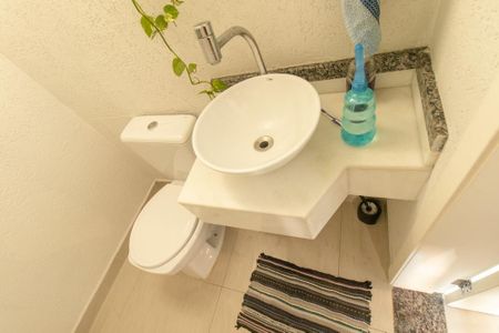 Casa de condomínio à venda com 79m², 3 quartos e 2 vagas Casa de condomínio à venda com 79m², 3 quartos e 2 vagasLavabo da sala