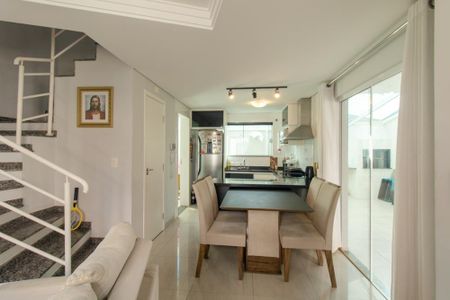 Casa de condomínio à venda com 79m², 3 quartos e 2 vagas Casa de condomínio à venda com 79m², 3 quartos e 2 vagasSala