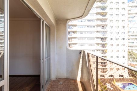 Apartamento à venda com 130m², 3 quartos e 2 vagasVaranda