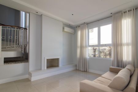 Casa de condomínio para alugar com 800m², 5 quartos e 7 vagas Casa de condomínio para alugar com 800m², 5 quartos e 7 vagasSala