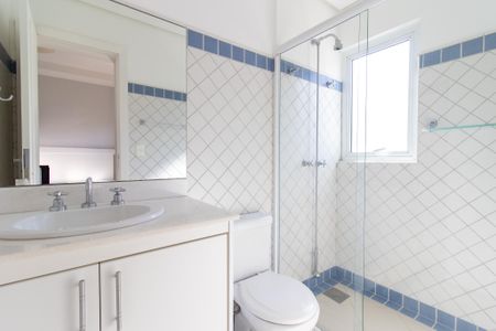 Casa de condomínio para alugar com 800m², 5 quartos e 7 vagas Casa de condomínio para alugar com 800m², 5 quartos e 7 vagasBanheiro da Suíte 3