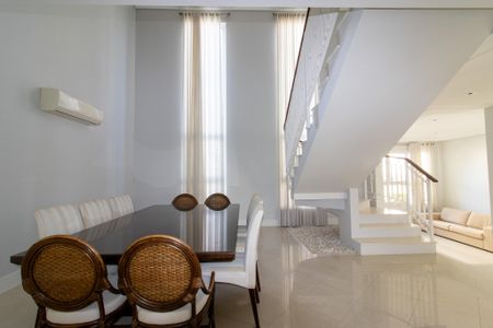 Casa de condomínio para alugar com 800m², 5 quartos e 7 vagas Casa de condomínio para alugar com 800m², 5 quartos e 7 vagasSala