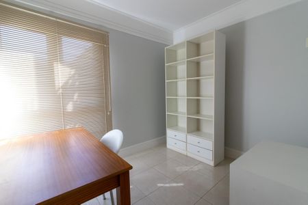 Casa de condomínio para alugar com 800m², 5 quartos e 7 vagas Casa de condomínio para alugar com 800m², 5 quartos e 7 vagasEscritório