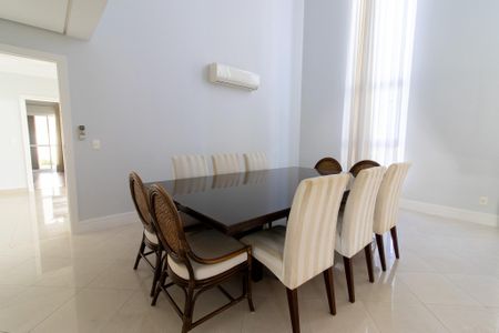 Casa de condomínio para alugar com 800m², 5 quartos e 7 vagas Casa de condomínio para alugar com 800m², 5 quartos e 7 vagasSala