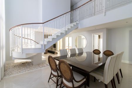 Casa de condomínio para alugar com 800m², 5 quartos e 7 vagas Casa de condomínio para alugar com 800m², 5 quartos e 7 vagasSala