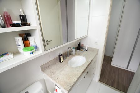 Apartamento à venda com 108m², 2 quartos e 2 vagasBanheiro da Suíte 1
