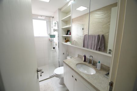 Apartamento à venda com 108m², 2 quartos e 2 vagasBanheiro da Suíte 1