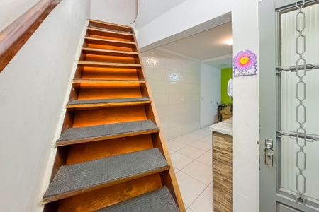 Casa para alugar com 56m², 1 quarto e sem vaga Casa para alugar com 56m², 1 quarto e sem vagaEscada