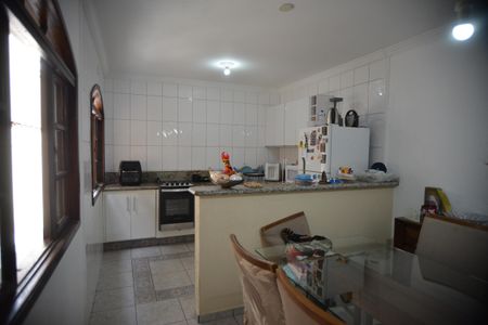 Casa à venda com 180m², 3 quartos e 2 vagasCozinha