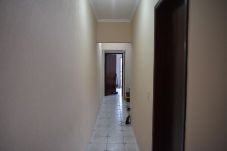 Casa à venda com 180m², 3 quartos e 2 vagasCorredor